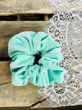 Load image into Gallery viewer, Scrunchie- Mint Julep