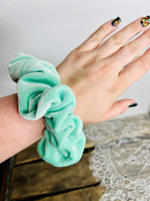 Load image into Gallery viewer, Scrunchie- Mint Julep