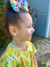 Load image into Gallery viewer, Miss Daisy
