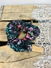 Load image into Gallery viewer, Scrunchie- Electric
