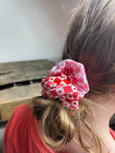Load image into Gallery viewer, Scrunchie- Cupid
